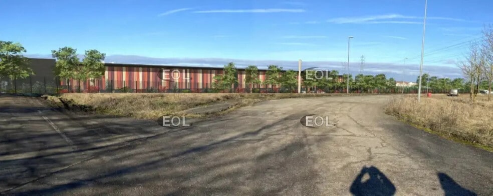 Industrial in  for lease - Building Photo - Image 2 of 3