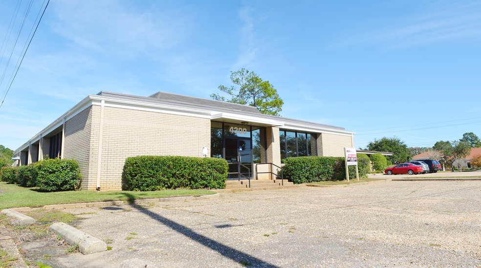 4300 Downtowner Loop N, Mobile, AL for sale - Building Photo - Image 1 of 1