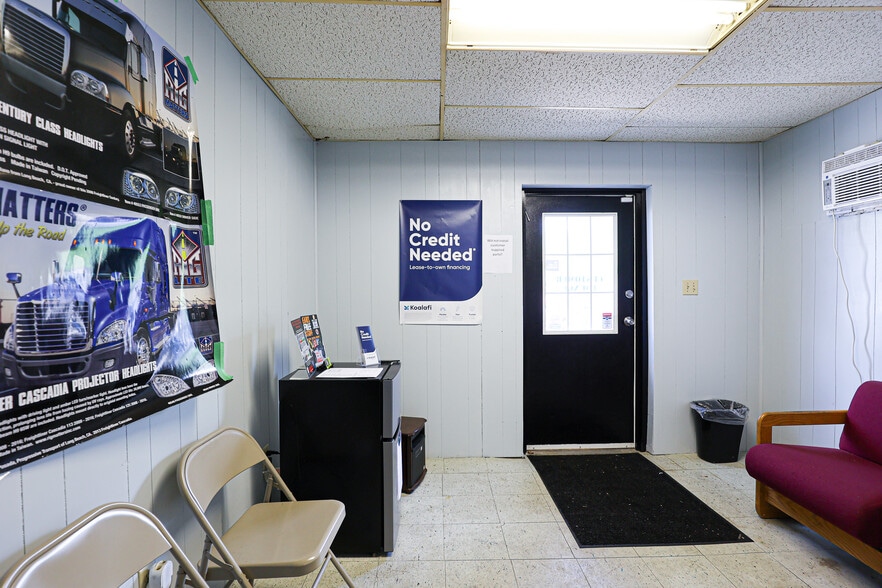 430 US-62 E, Eddyville, KY for sale - Interior Photo - Image 3 of 51