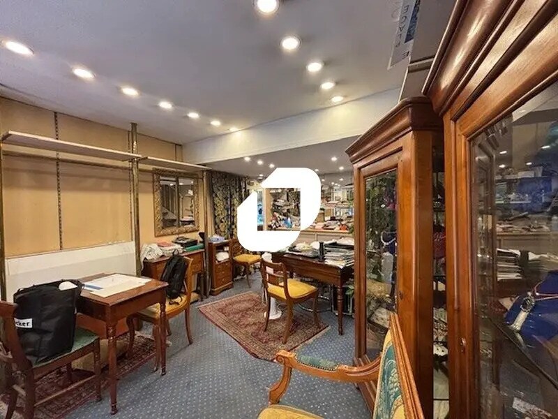 Retail in Paris for lease Interior Photo- Image 1 of 6