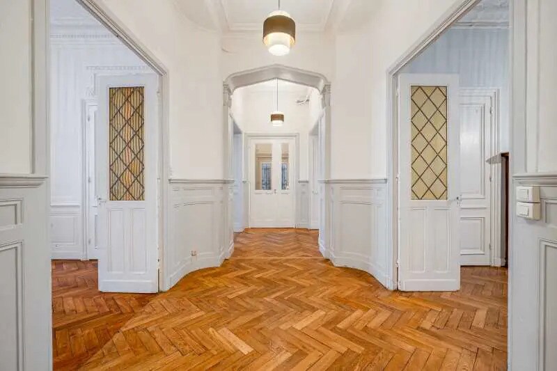 Office in Lyon for sale - Building Photo - Image 1 of 11