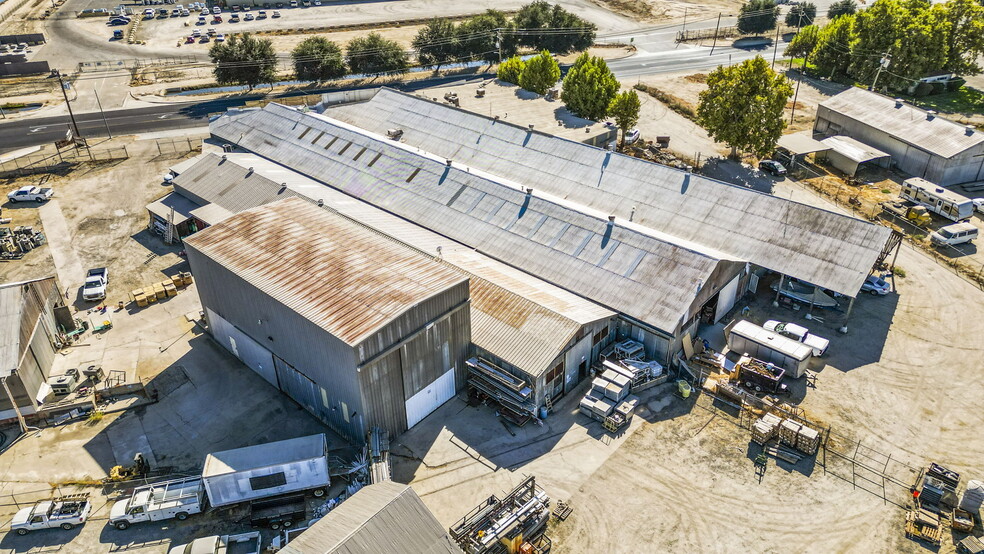 800 S Pine St, Madera, CA for lease - Aerial - Image 3 of 9