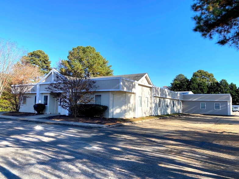 1100 Indian Lakes Blvd, Virginia Beach, VA for sale - Building Photo - Image 1 of 2