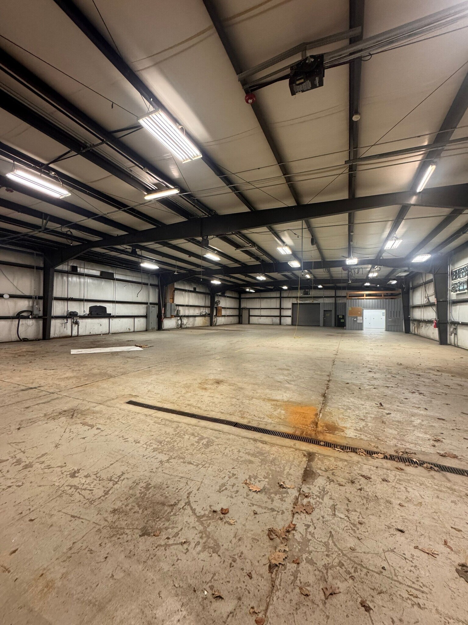 912 Pittsburgh Rd, Butler, PA for lease Interior Photo- Image 1 of 9