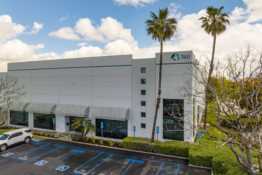 740 Vintage Ave, Ontario, CA for lease - Building Photo - Image 1 of 9