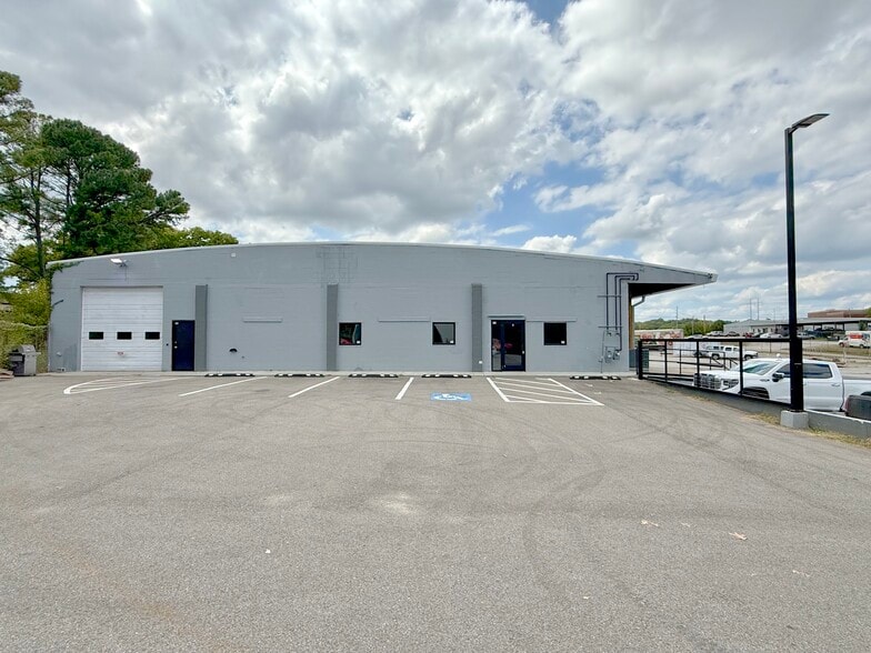 423 Westover Dr, Columbia, TN for lease - Building Photo - Image 1 of 15