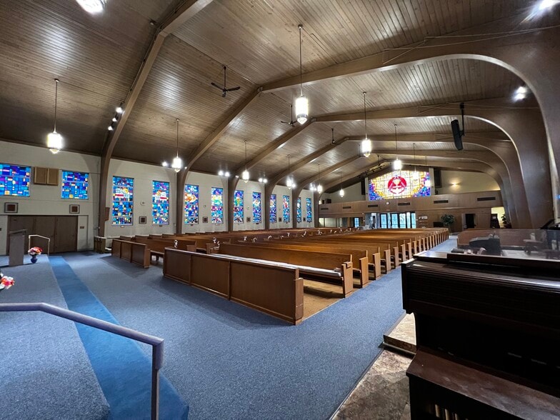 4101 Saint Lawrence Ave, Matteson, IL for sale - Interior Photo - Image 3 of 42