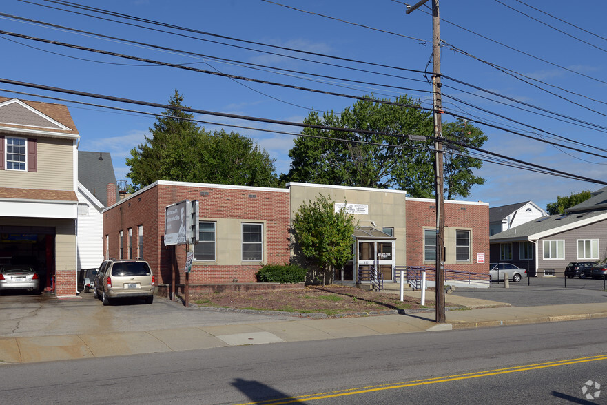 877 Broadway, East Providence, RI for sale - Building Photo - Image 2 of 21