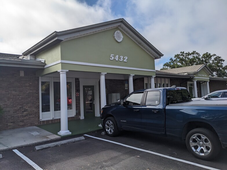 5432 Bee Ridge Rd, Sarasota, FL for lease - Building Photo - Image 1 of 7