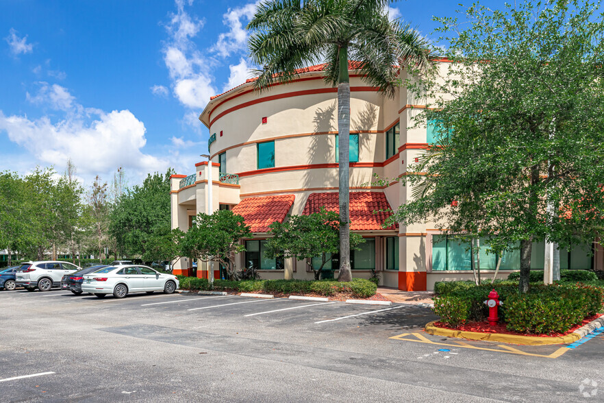 2760-2818 Weston Rd, Weston, FL for lease - Building Photo - Image 3 of 10