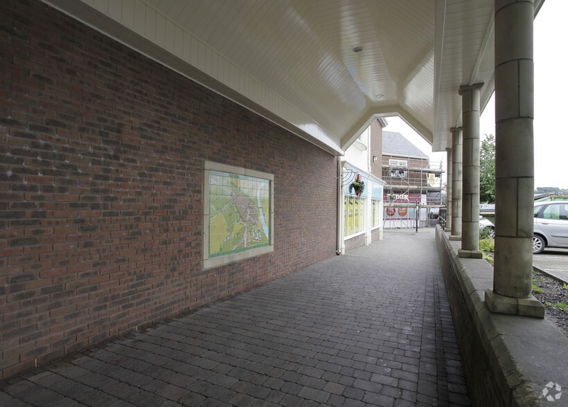 Merlins Walk, Carmarthen for lease - Building Photo - Image 3 of 8