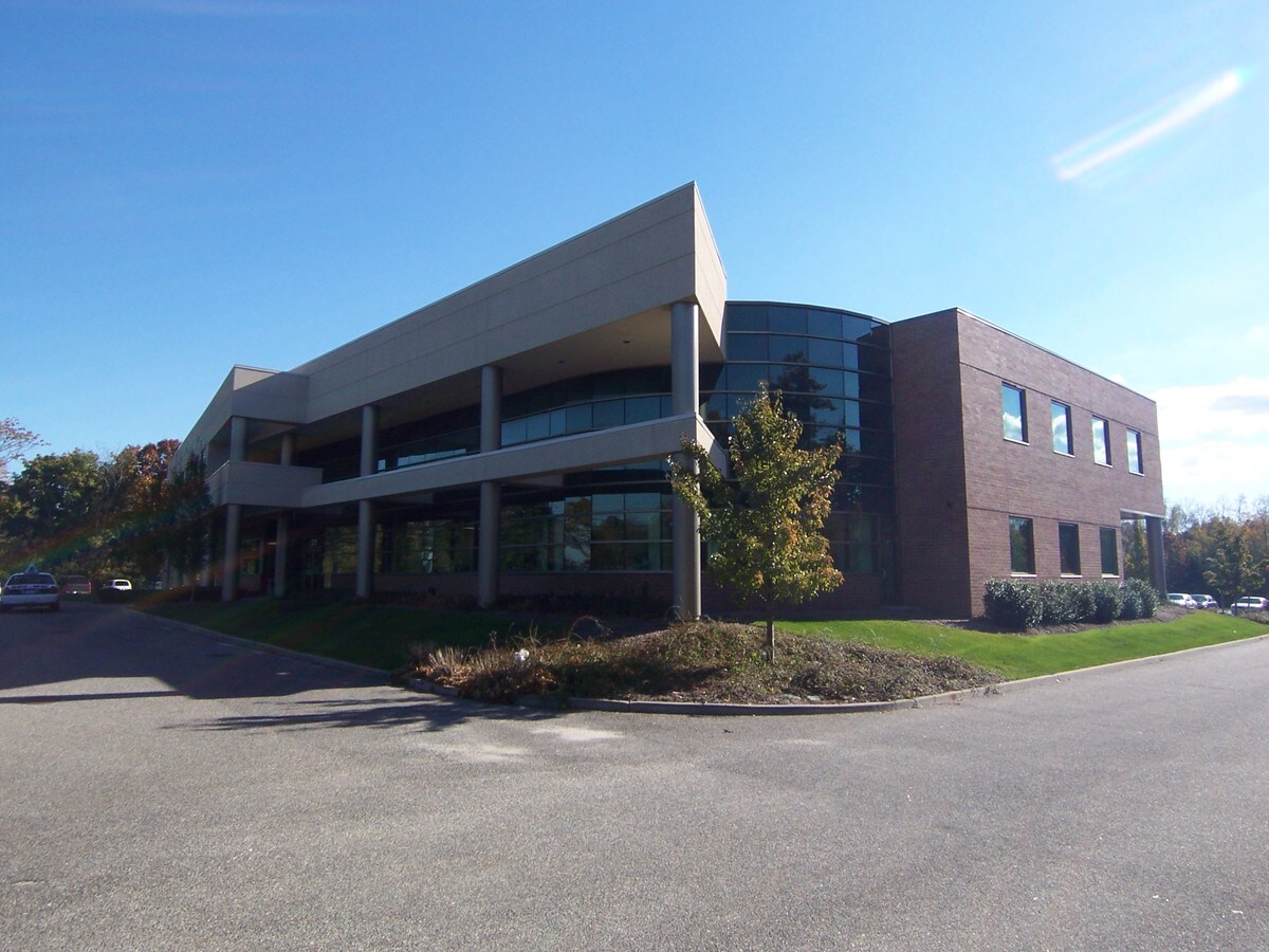 31 Main Rd, Riverhead, NY 11901