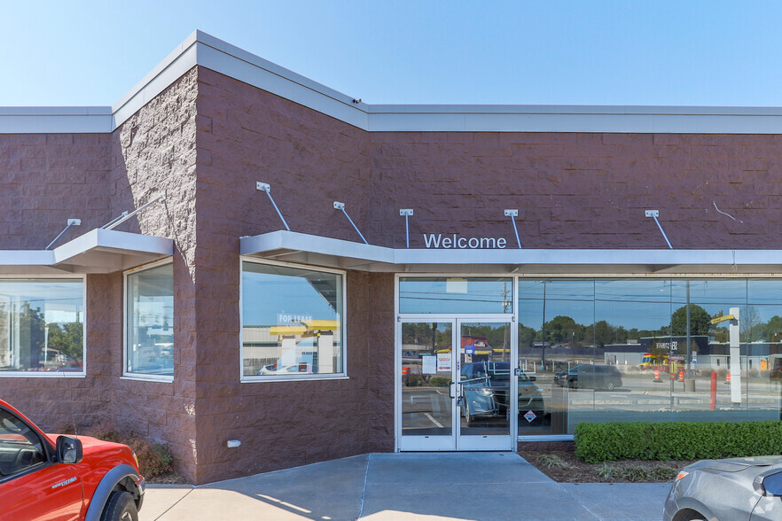 830 N Elm Pl, Broken Arrow, OK for lease - Building Photo - Image 3 of 6