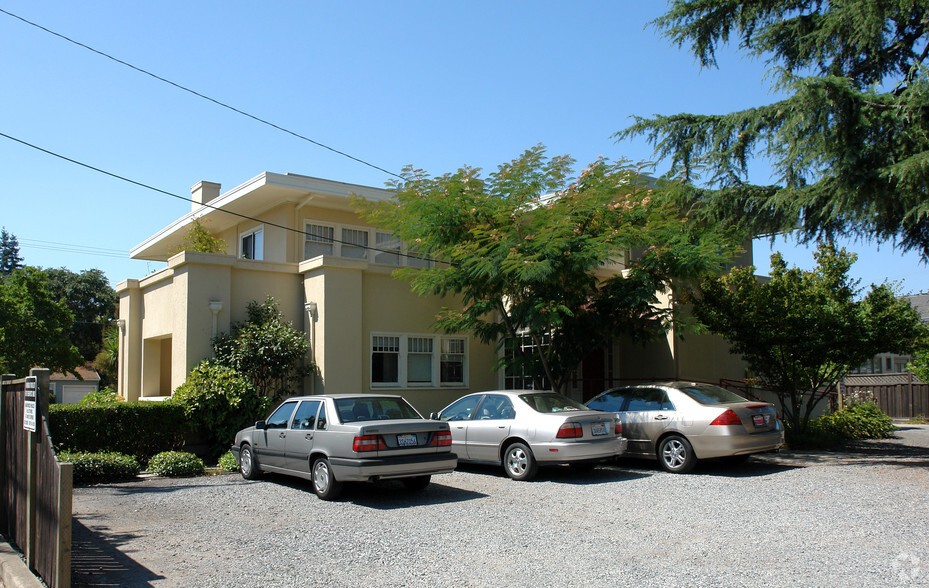 825 College Ave, Santa Rosa, CA for lease - Building Photo - Image 2 of 26