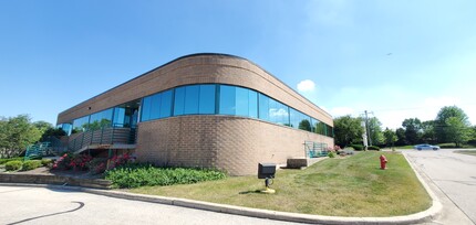 910 W Lake St, Roselle, IL for lease Building Photo- Image 1 of 13