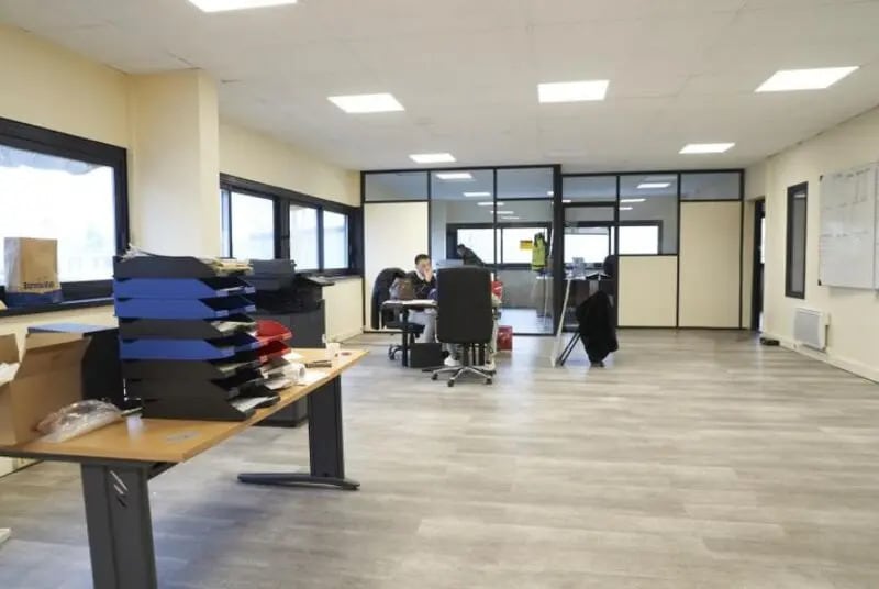 Flex in Chassieu for lease - Interior Photo - Image 3 of 4