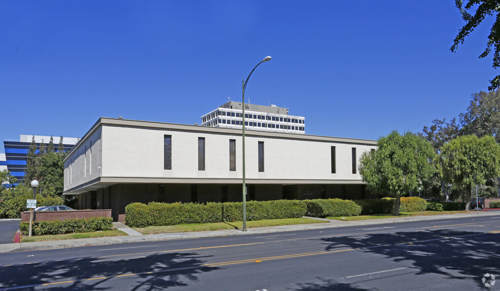 3033 Moorpark Ave, San Jose, CA for sale - Primary Photo - Image 1 of 11