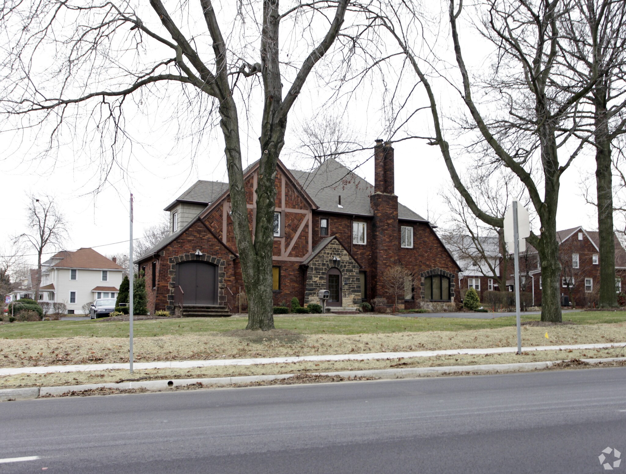 2433 Manchester Rd, Akron, OH for sale Primary Photo- Image 1 of 1