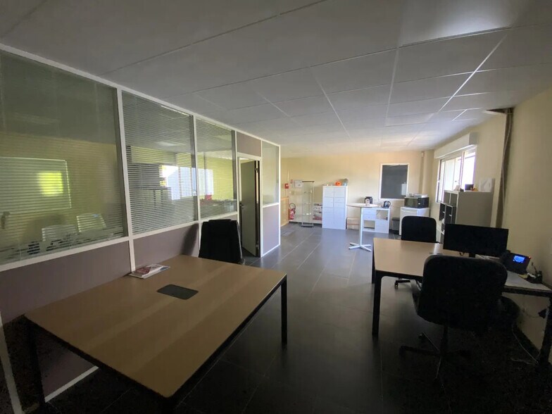 Flex in Saint-Jean-de-Braye for lease - Building Photo - Image 2 of 7