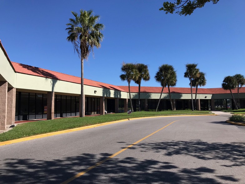 6463-6585 102nd Ave, Pinellas Park, FL for lease - Building Photo - Image 3 of 14