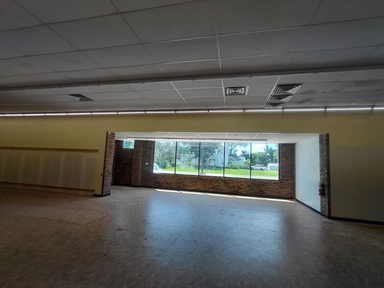 109 E Clark St, La Plata, MO for lease - Building Photo - Image 2 of 4