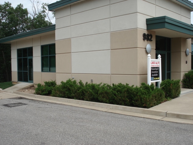 982 Parkside Village Ln, Osage Beach, MO for sale - Building Photo - Image 2 of 11