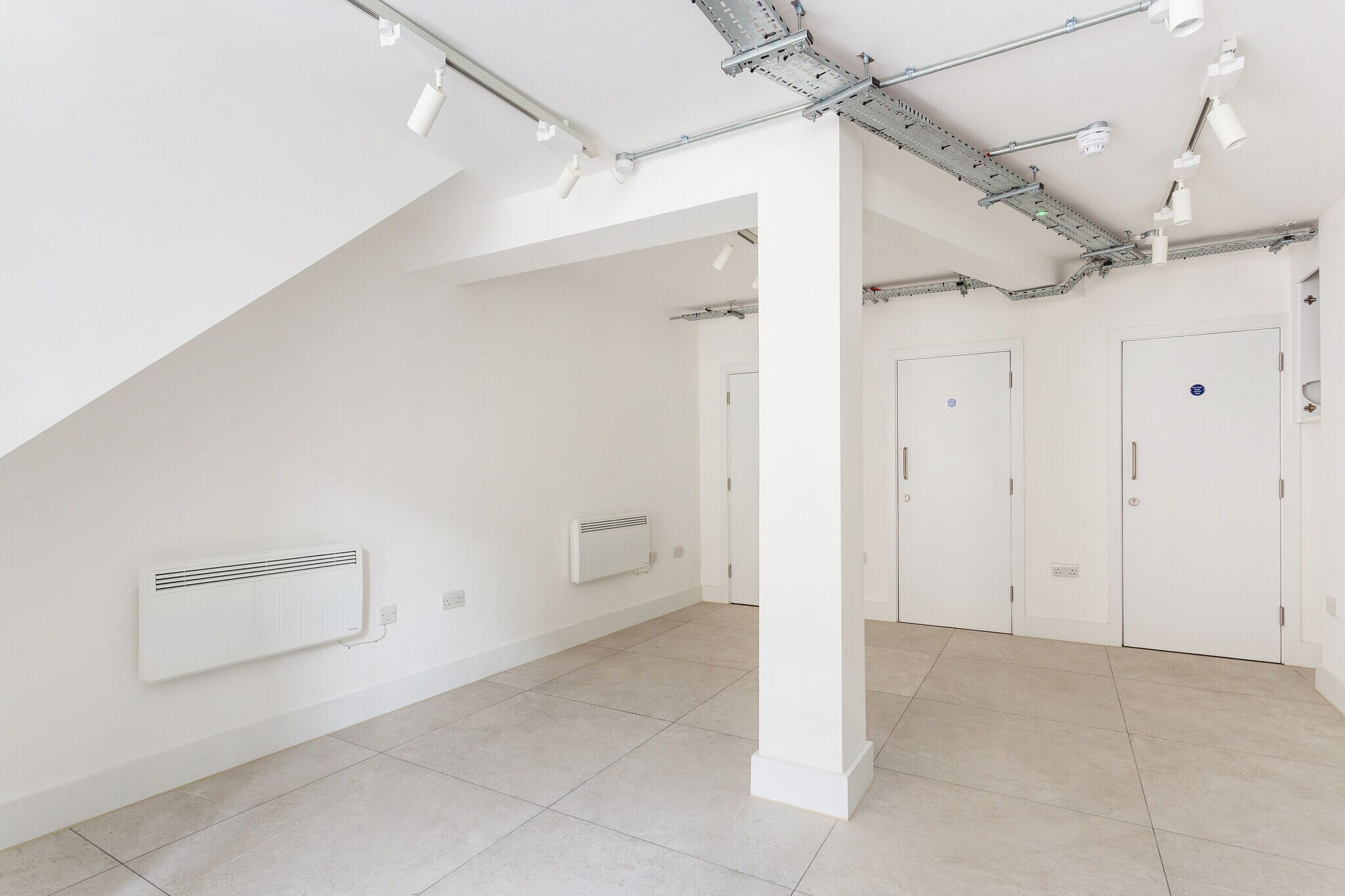 518-522 Wandsworth Rd, London for lease Interior Photo- Image 1 of 4