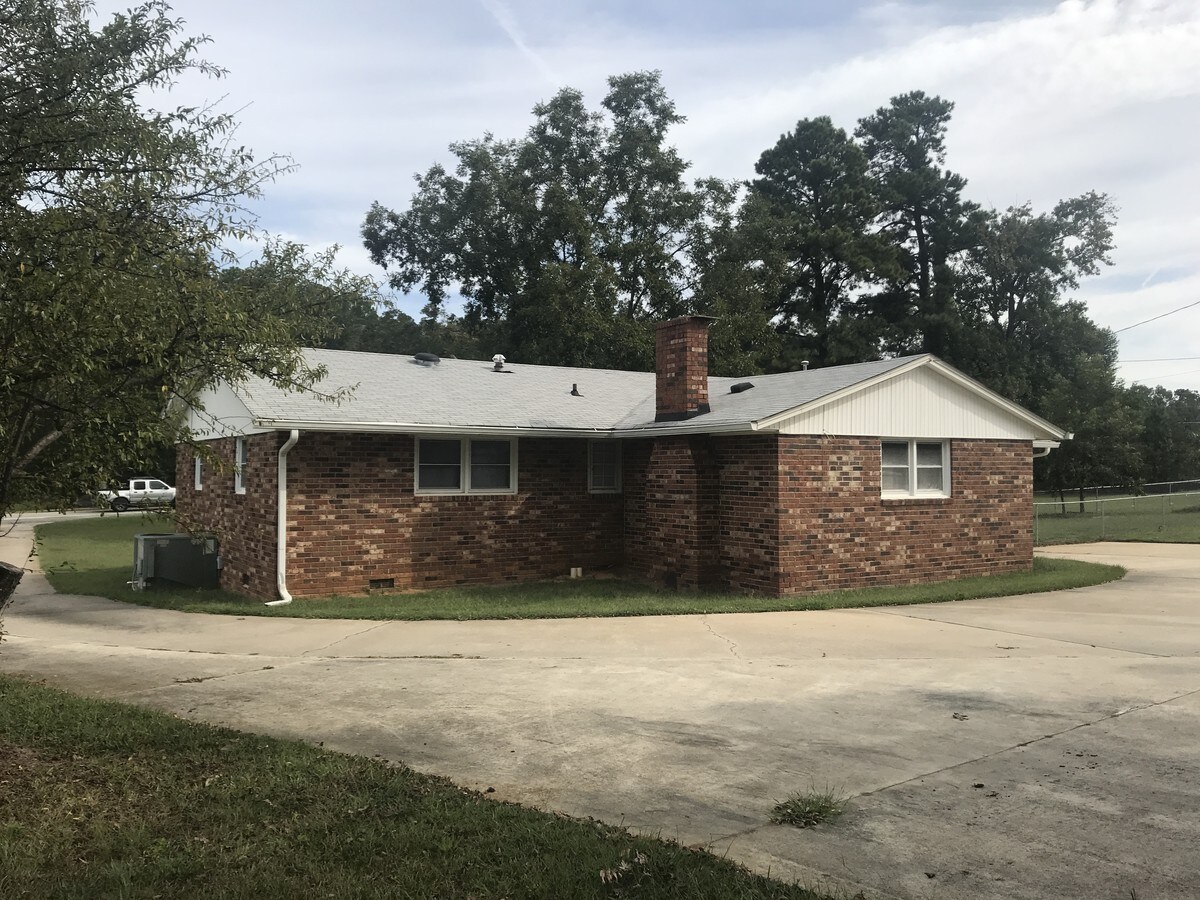 4414 Hereford Farm Rd, Evans, GA 30809