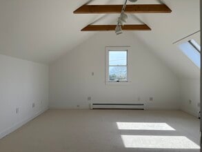7 Muchmore Ln, East Hampton, NY for lease Interior Photo- Image 2 of 2