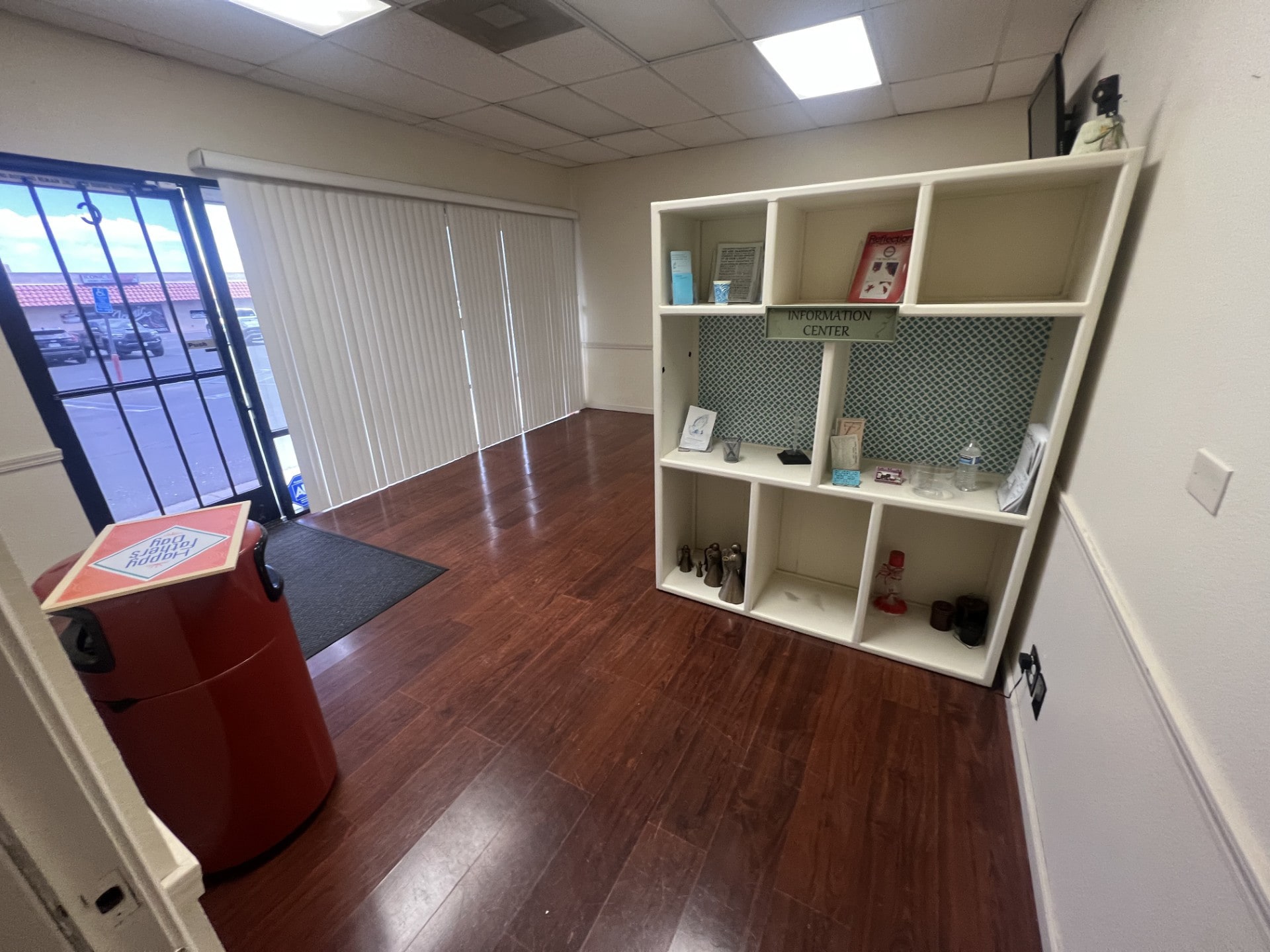 10178-10182 I Ave, Hesperia, CA for lease Interior Photo- Image 1 of 7