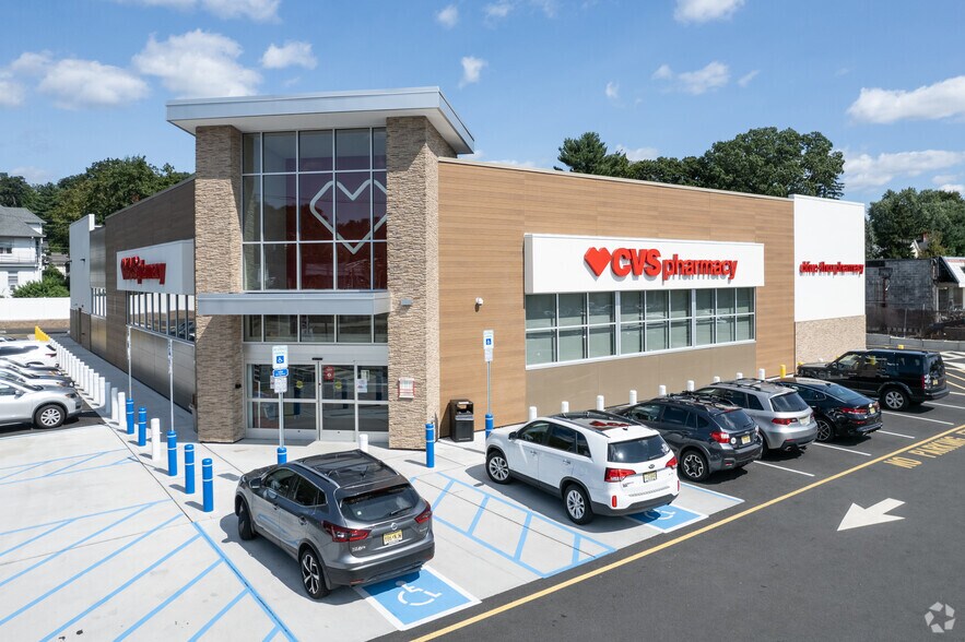 80 Godwin Ave, Midland Park, NJ 07432