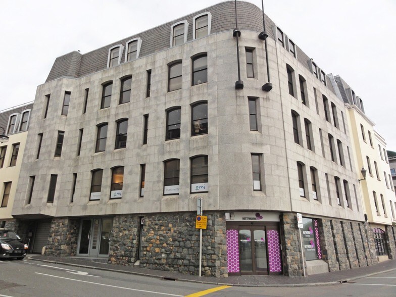 1 Le Truchot, Guernsey for sale - Primary Photo - Image 1 of 1