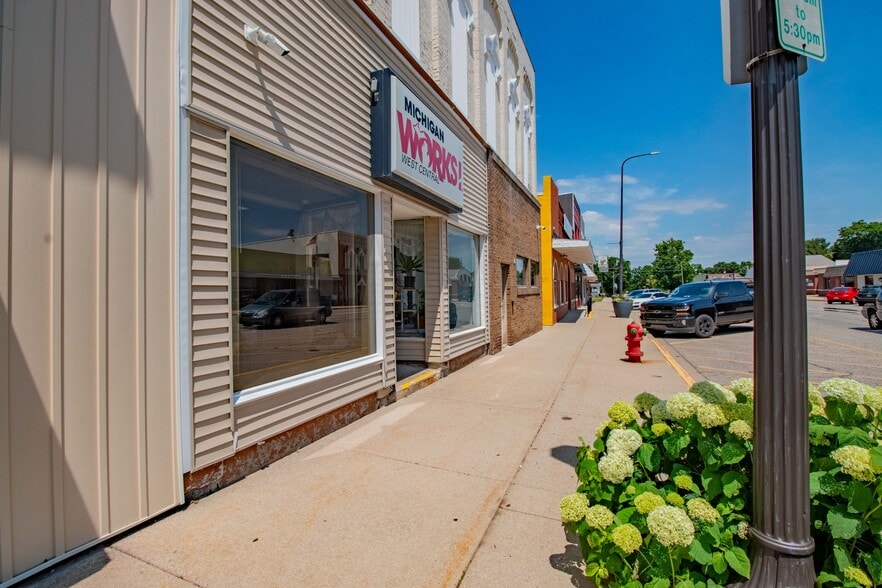 199 N Michigan Ave, Shelby, MI for sale - Building Photo - Image 3 of 32