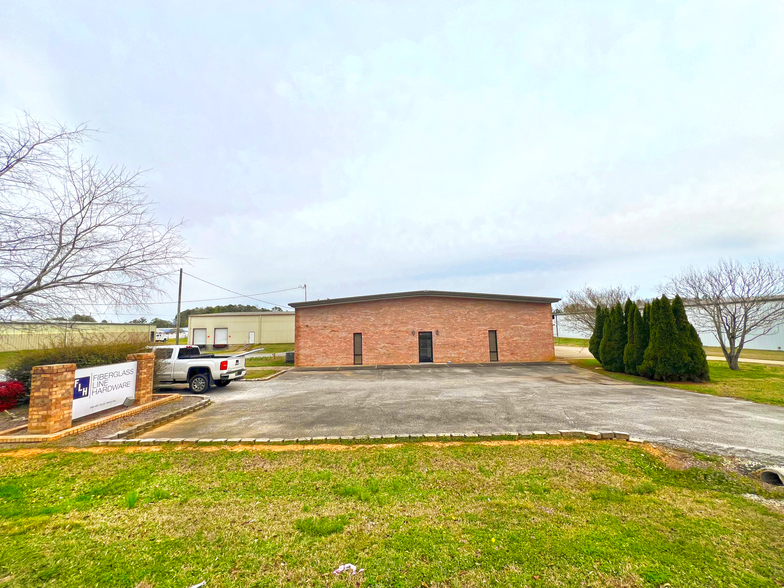 105 Industrial Blvd, Rainbow City, AL for lease - Building Photo - Image 1 of 7