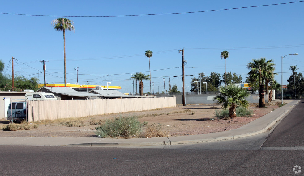 2431 E Van Buren St, Phoenix, AZ for lease - Building Photo - Image 2 of 11