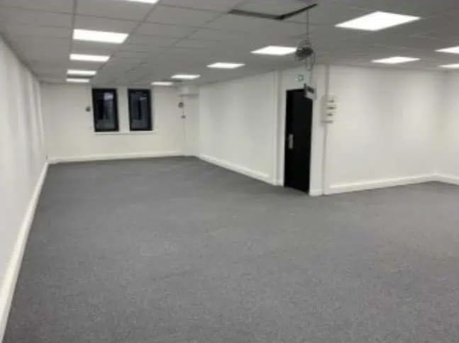 Office in Vénissieux for lease Interior Photo- Image 1 of 10