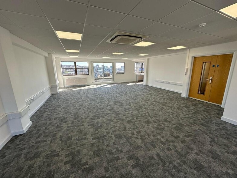 100-101 Queens Rd, Brighton for lease - Interior Photo - Image 2 of 27