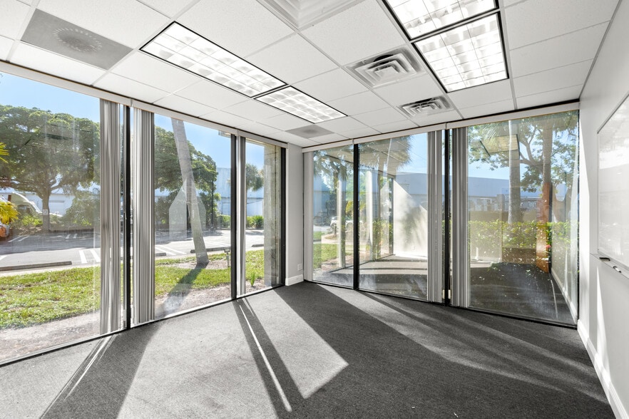 2100 Park Central Blvd N, Pompano Beach, FL for lease - Matterport 3D Scan - Image 3 of 8