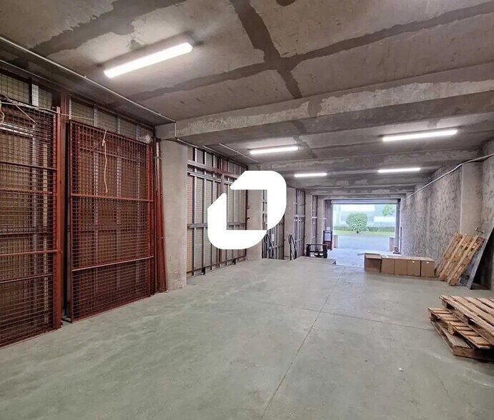 Flex in Wissous for lease - Interior Photo - Image 3 of 9