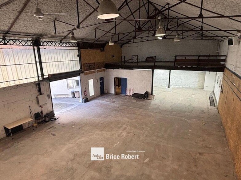 Flex in Lyon for lease - Building Photo - Image 3 of 10