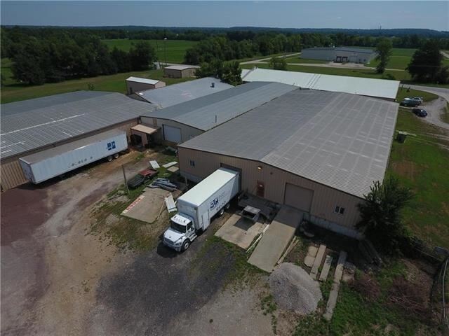 948 Linnco Dr, La Cygne, KS for sale Building Photo- Image 1 of 1