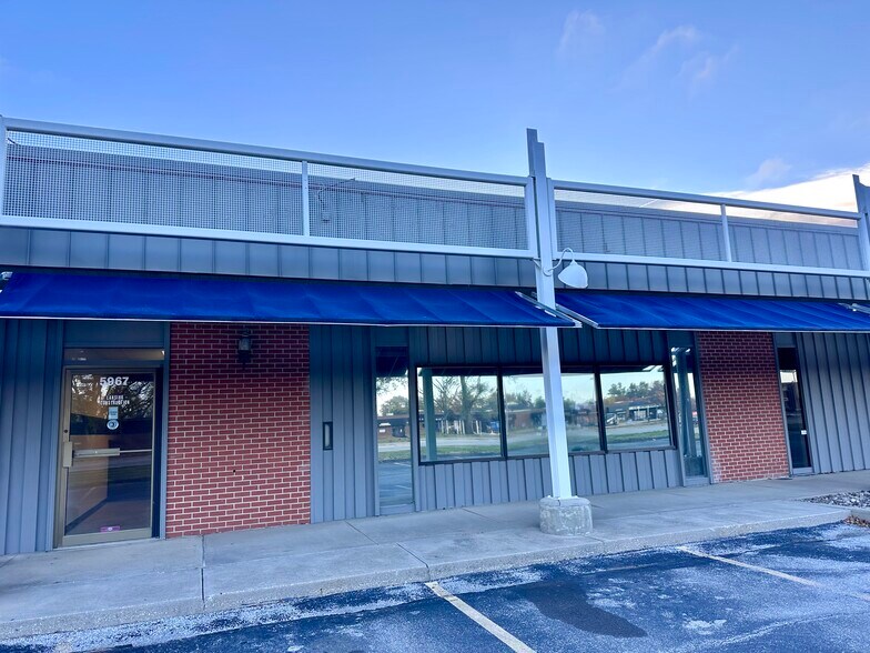 5967 Merle Hay Rd, Johnston, IA for lease - Building Photo - Image 2 of 3