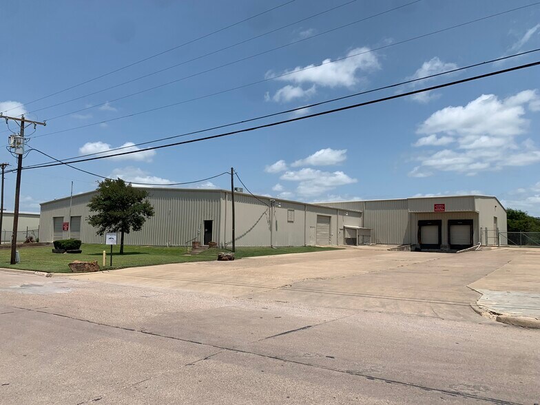 1600 Jack Mckay Blvd, Ennis, TX for sale - Building Photo - Image 1 of 1