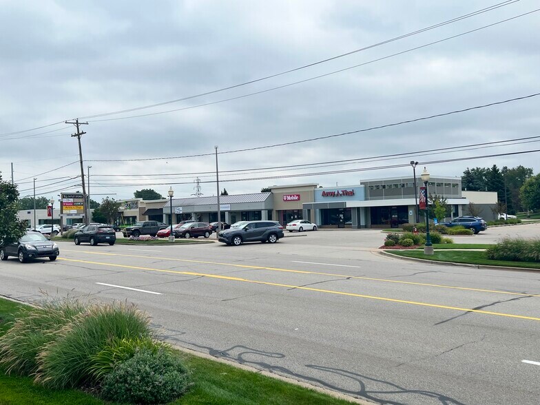 38723902 Lake Michigan Dr NW, Grand Rapids, MI 49534 Standale Plaza