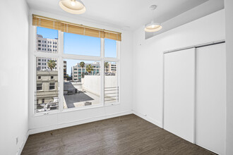 321 Santa Monica Blvd, Santa Monica, CA for lease Interior Photo- Image 2 of 3