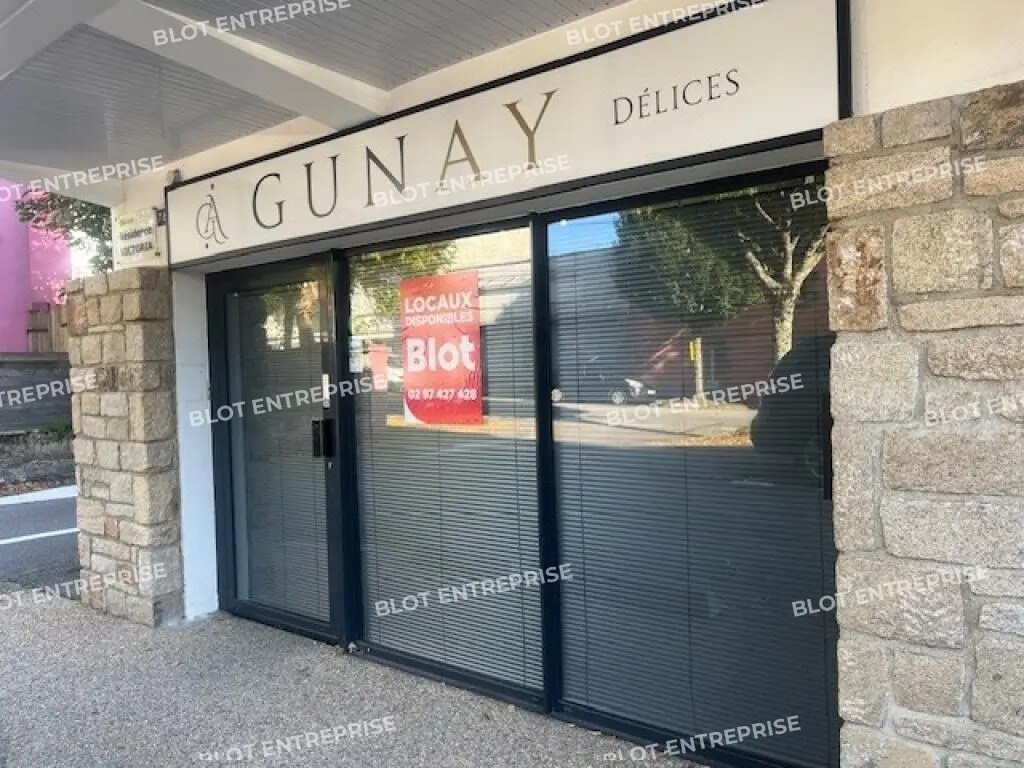 Retail in Vannes for lease Building Photo- Image 1 of 6