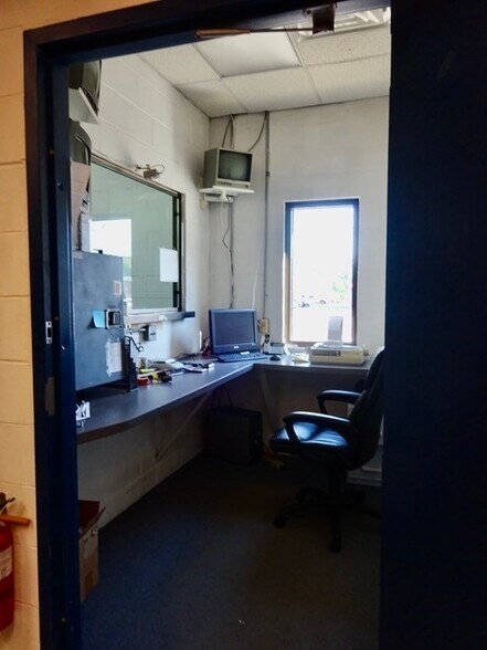 401 Summer St, Fitchburg, MA for sale - Interior Photo - Image 2 of 9