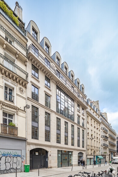 32 Rue René Boulanger, Paris for lease - Building Photo - Image 2 of 9
