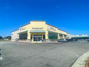 693-749 W Channel Islands Blvd, Port Hueneme, CA for lease Building Photo- Image 1 of 2