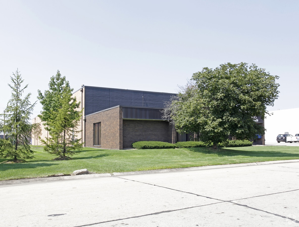 11923 Brookfield St, Livonia, MI 48150